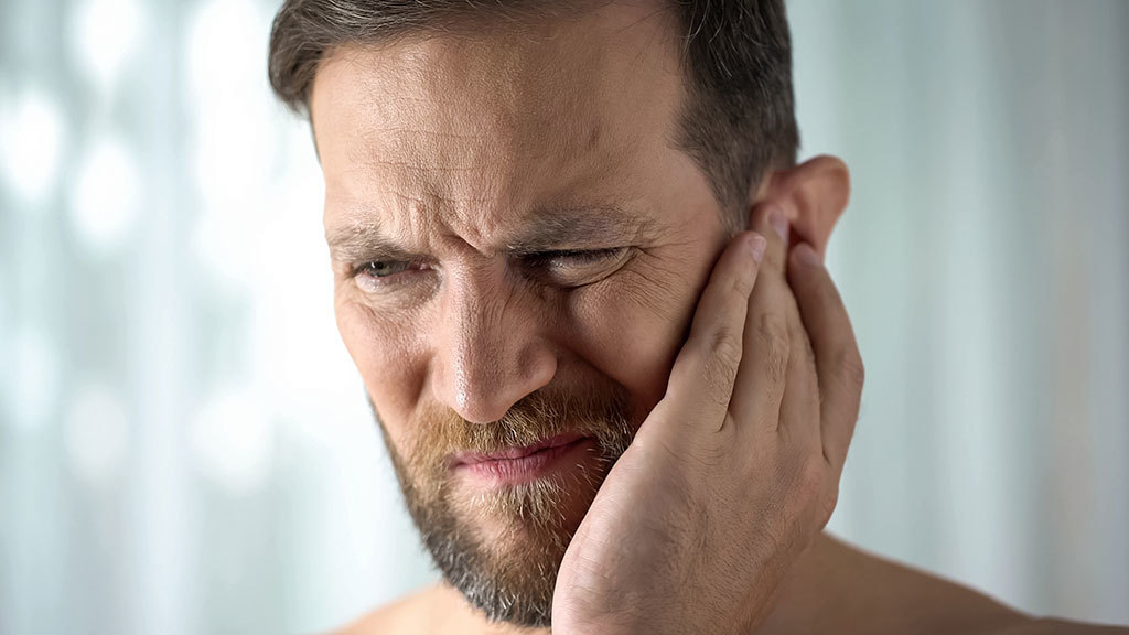 Mal d'orecchi causato dalle cuffie in-ear - ecco perché